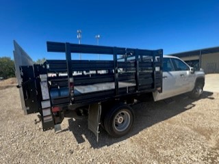 bifold lift gate on a 2022 Chevrolet 3500